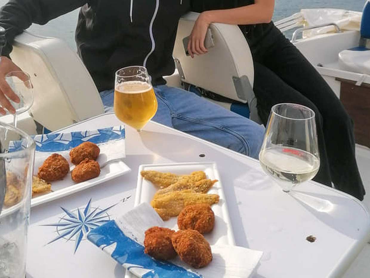 Private Boat Tour to Sirmione with Food Tasting, photo 4