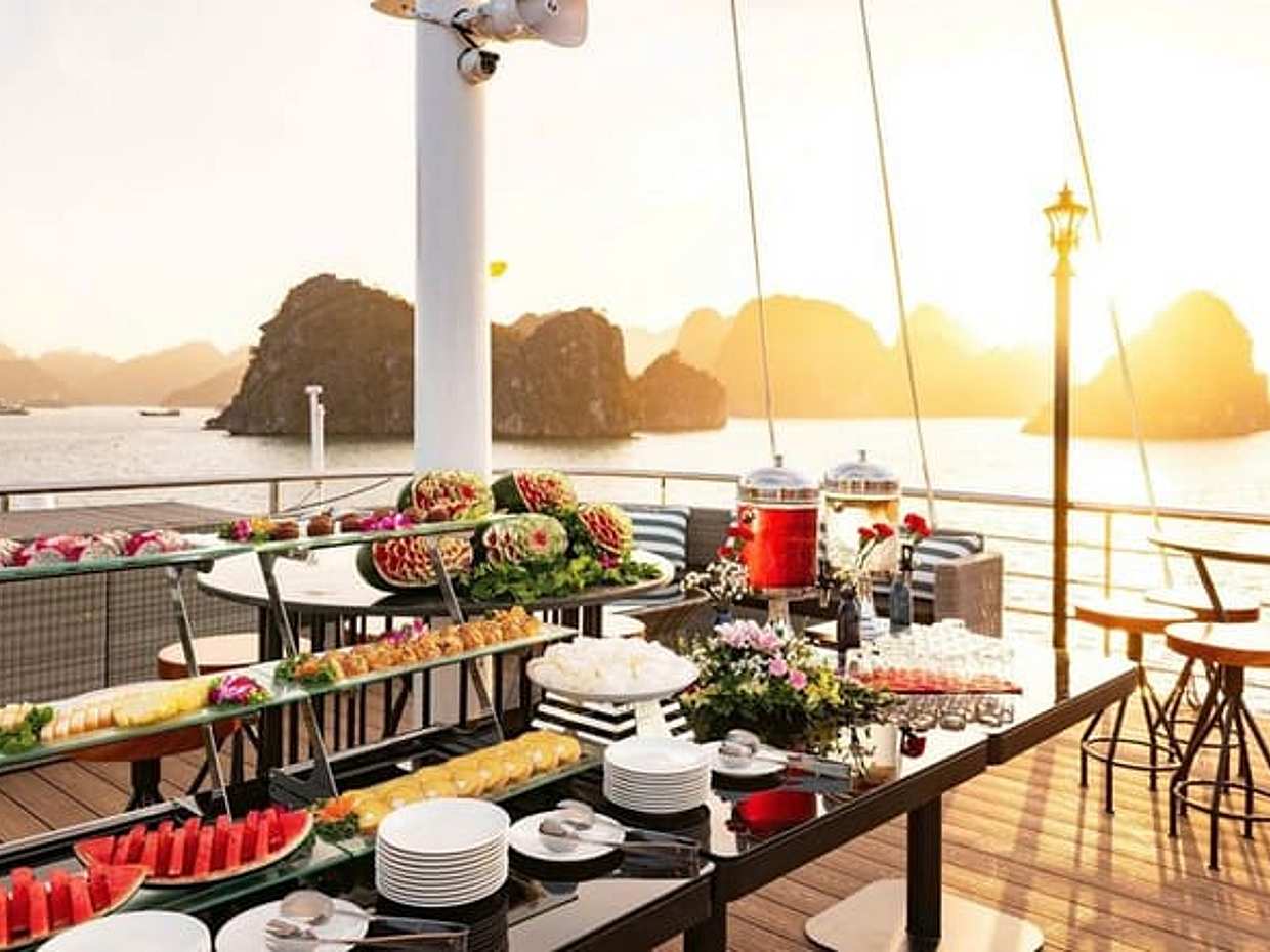 Luxury Halong Bay 5-Star Day Cruise with Kayaking & Sunset Party in Vietnam, Ha Long, photo 4