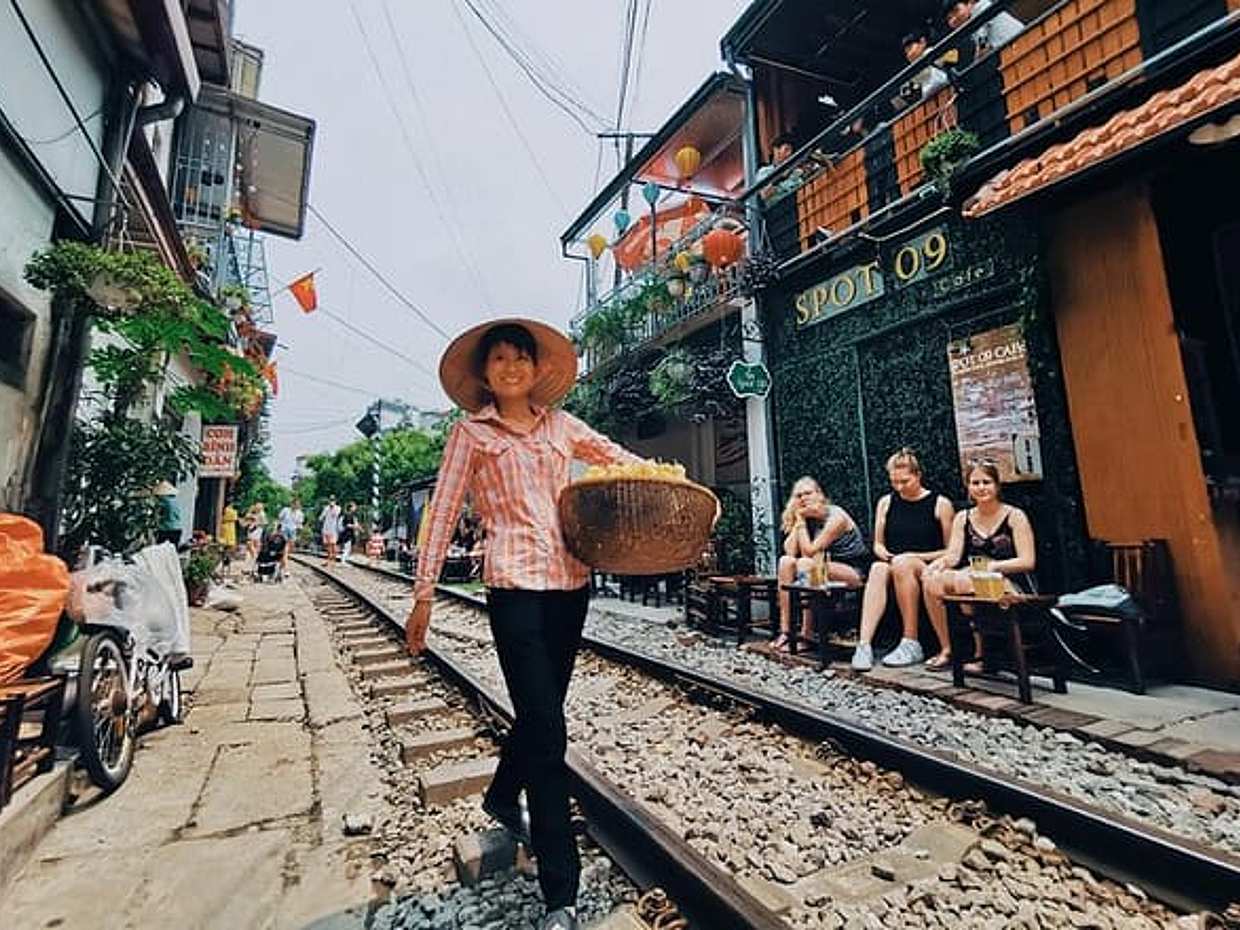 Hanoi City Walking Tour Explore Local Culture and Train Street, photo 4
