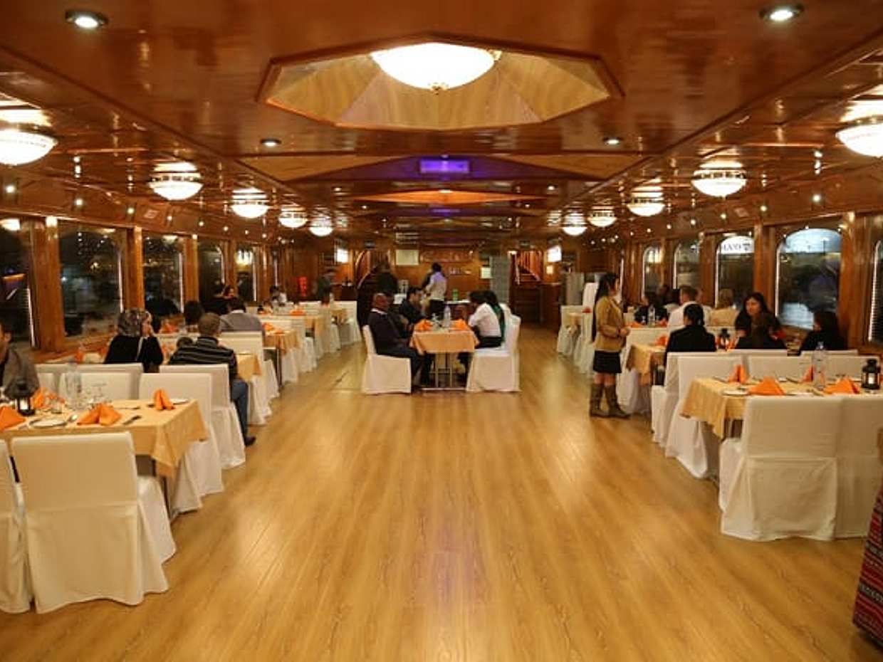 Reserve a Romantic Dhow Cruise Dinner in Abu Dhabi Online, photo 5