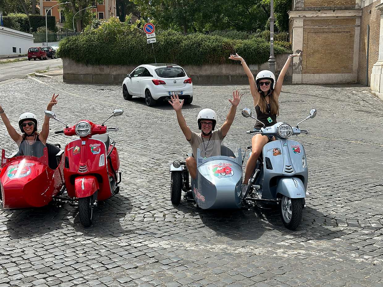Rome in Vespa: 90-minute Vespa Sidecar Private Tour with Gelato in Italy, Vespa tour of Rome, photo 2