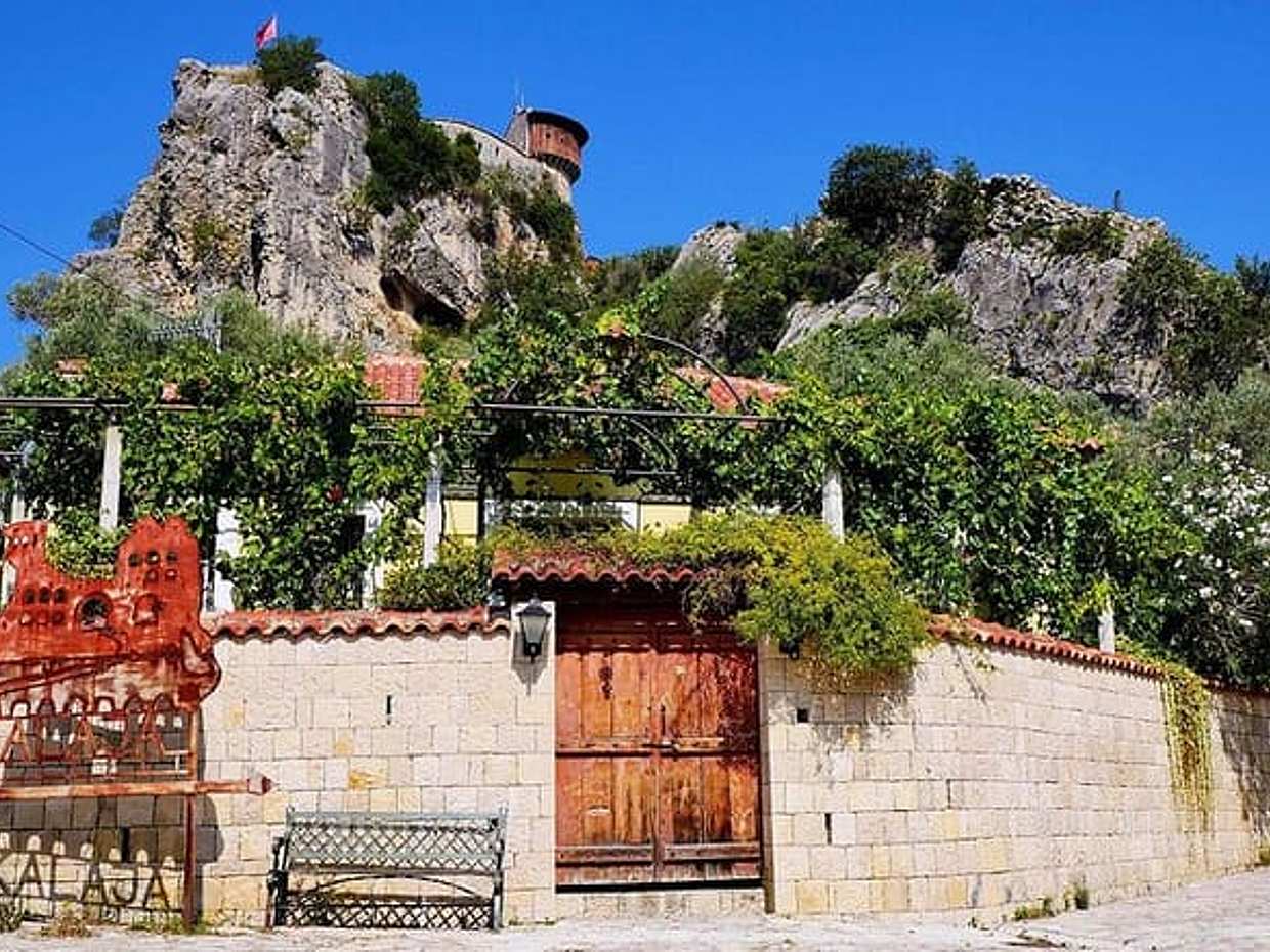 Petrele Castle Tour in Albania, Tirana, photo 3