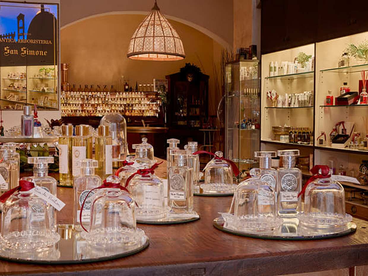 Perfume Masterclass in Florence: Make your Own Personal Fragrance, photo 2