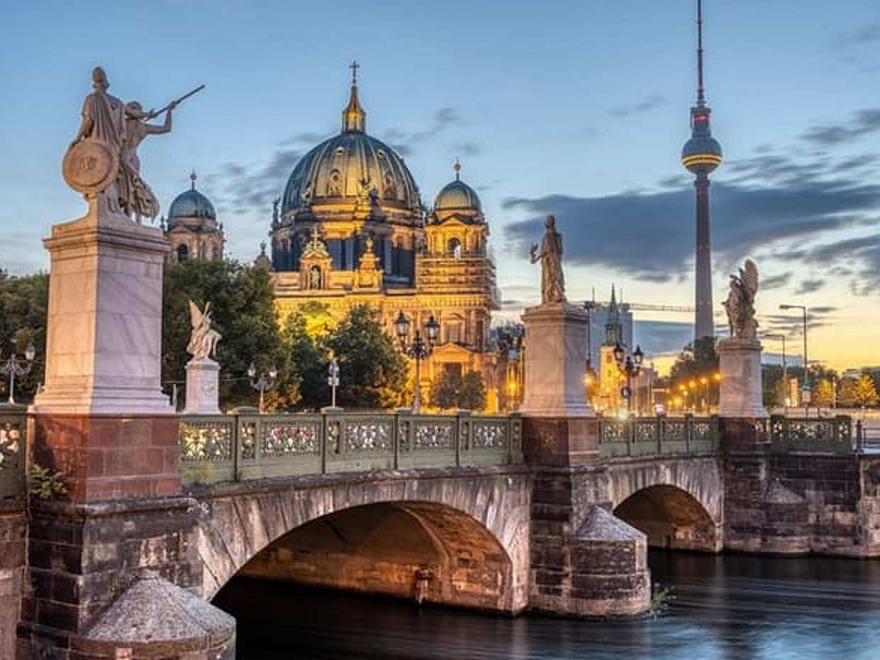Berlin Scavenger Hunt & Highlights Self-Guided Walking Tour in Germany, photo 3