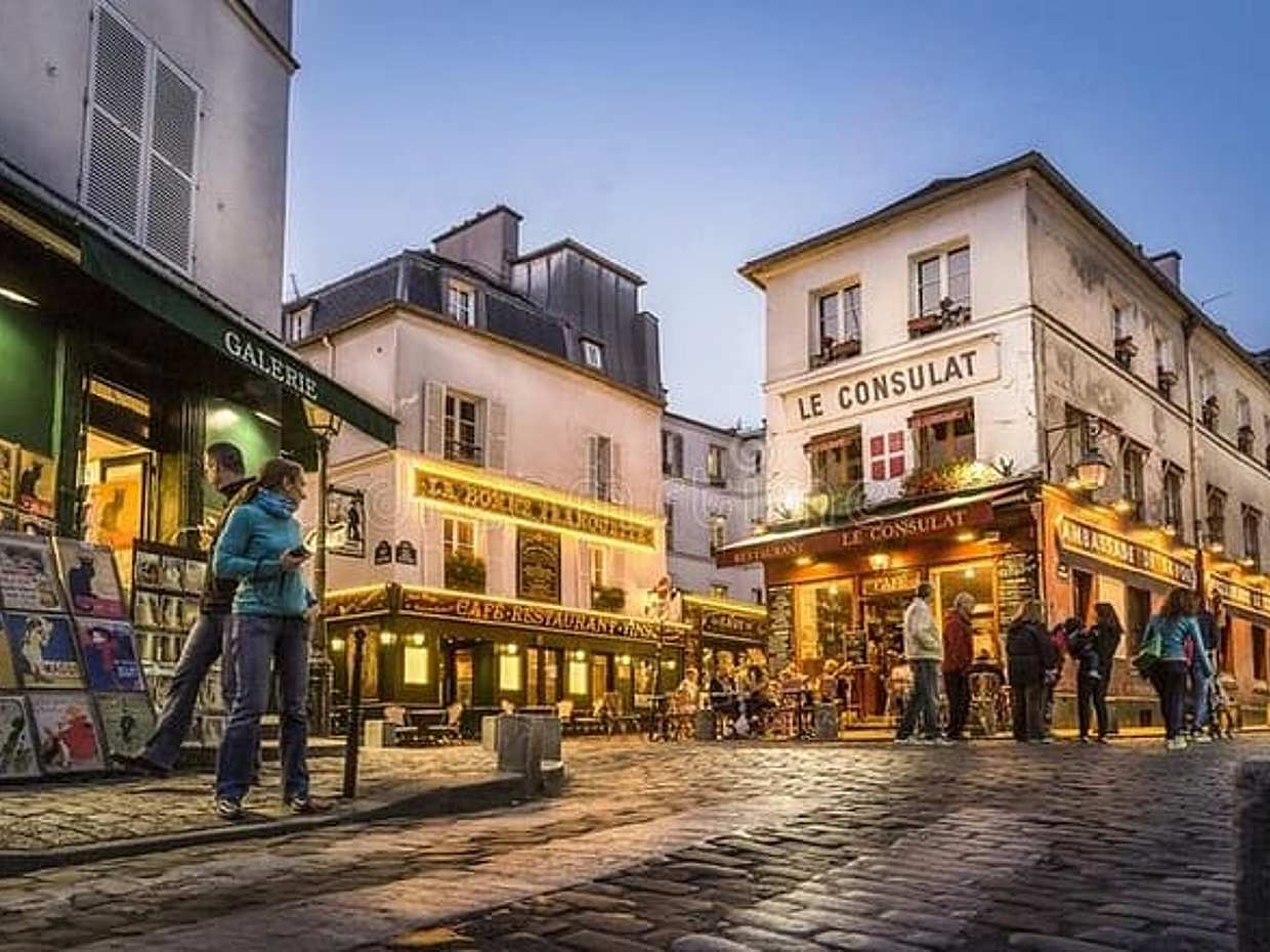 Private Walking Tour of "Montmartre" area in Paris in France, photo 2