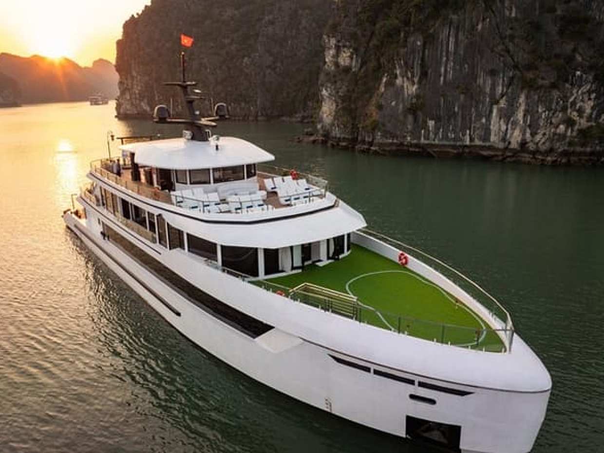 Hera Luxury Day Cruise to Halong Bay by Expressway from Hanoi