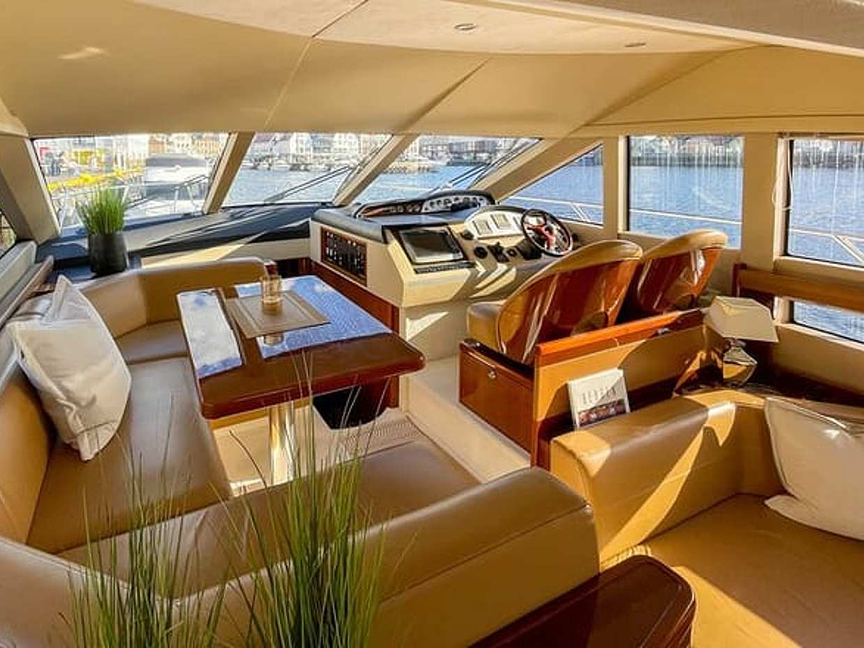 Private cruise to Cornelius seafood restaurant, photo 4