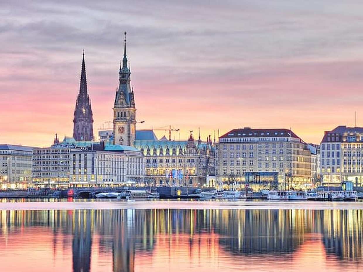 Privé transfer van Amsterdam naar Hamburg, 2 uur Sightseeing stop in Nederland