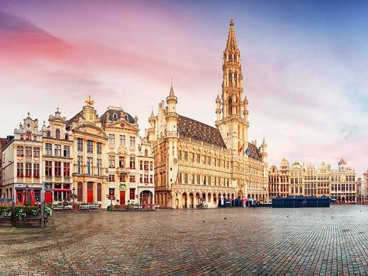 Privé transfer van Amsterdam naar Brussel, 2 uur stop in Gouda in Nederland