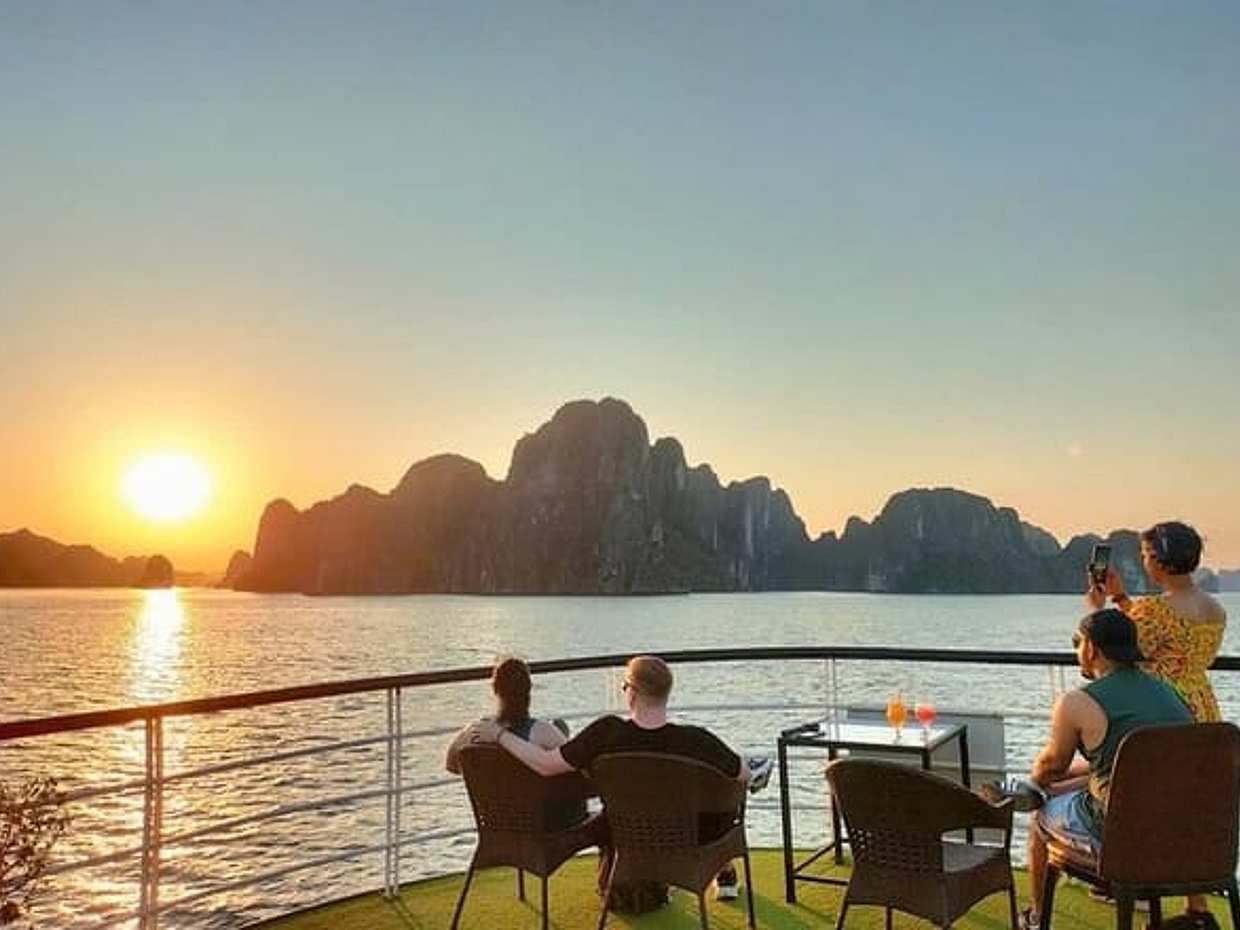 5-Star Premium Ha Long Bay Scenic Day Cruise with Lunch & Kayak, photo 2