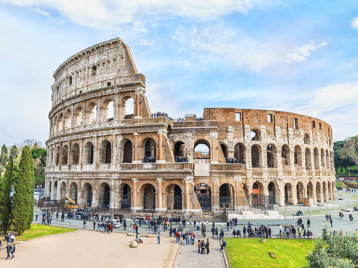 Colosseum and Roman Forum Tour in Italy