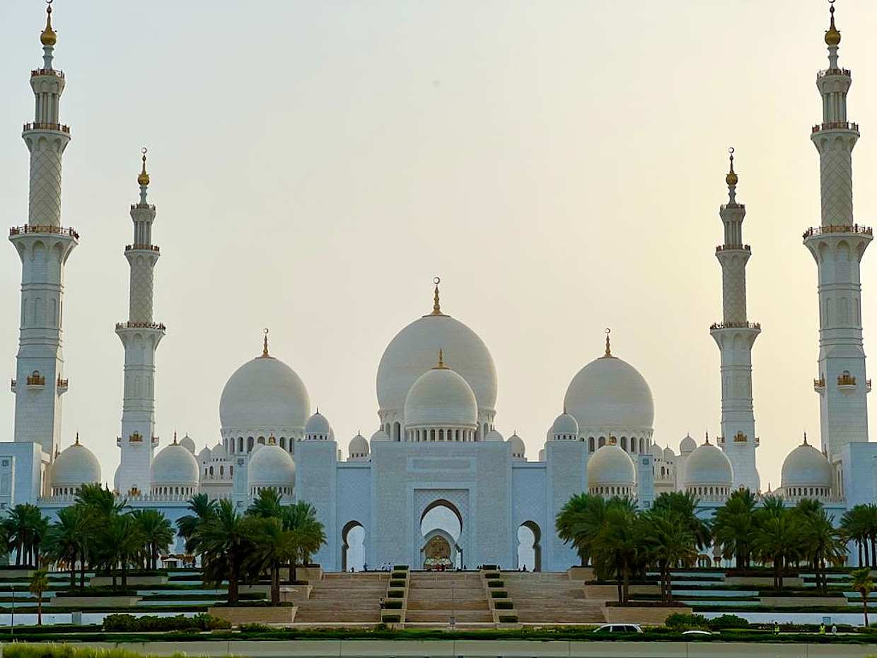 Muhteşem Abu Dabi. Dubai, Sharjah ve Ajman'dan Birleşik Arap Emirlikleri'nde şehir turu.
