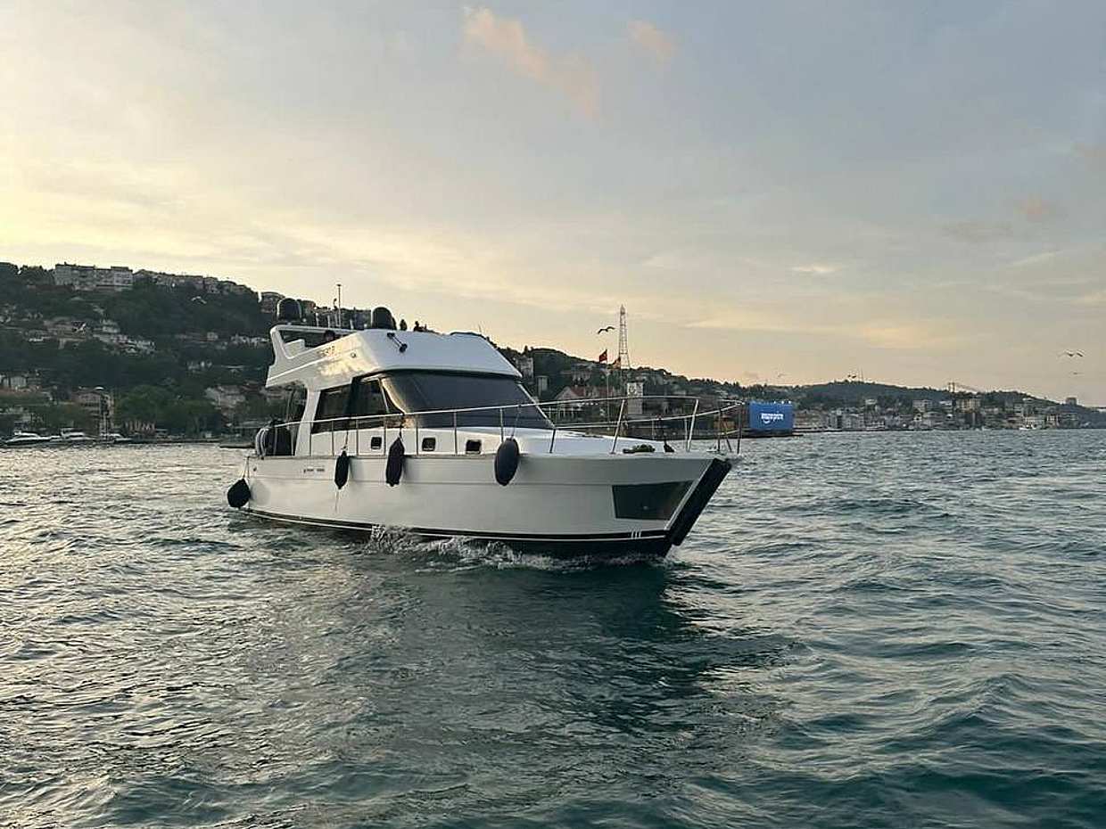 1-hour Yacht Rent from Bebek