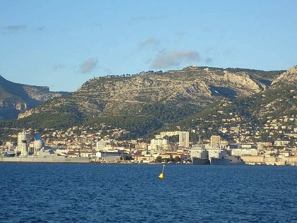 Toulon: Naval Heritage, Historic Old Town & Local Market Tour, photo 4