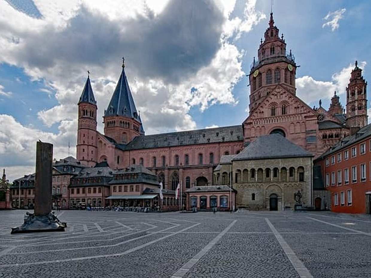 Private Transfer From Prague to Mainz With a 2 Hour Stop