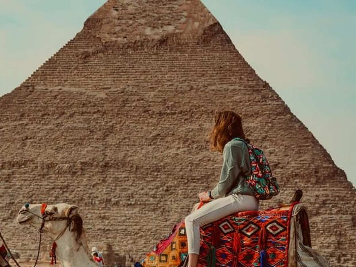 Giza Pyramids, Old Egyptian Museum and Bazaar Private Tour