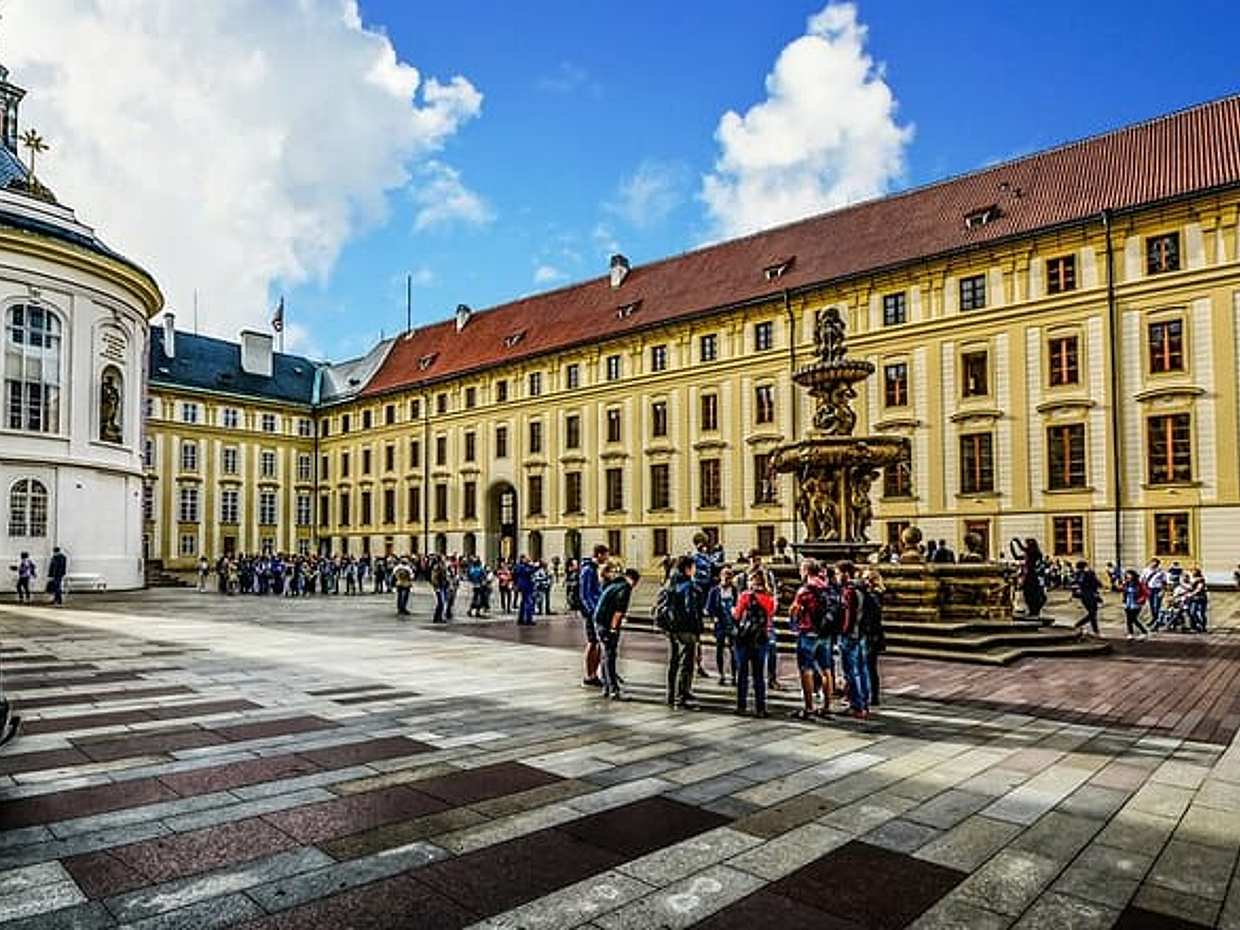 Private Day Trip From Passau To Prague, English Speaking Driver in Czechia, photo 2
