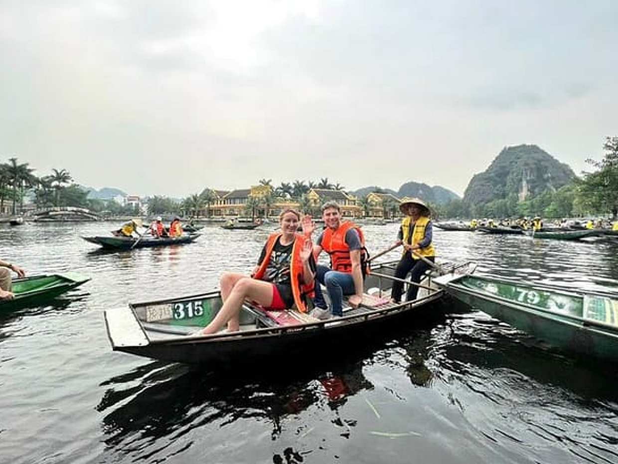 Ninh Binh Full Day Tour visit Hoa Lu & Tam Coc with Boat & Bike, photo 4