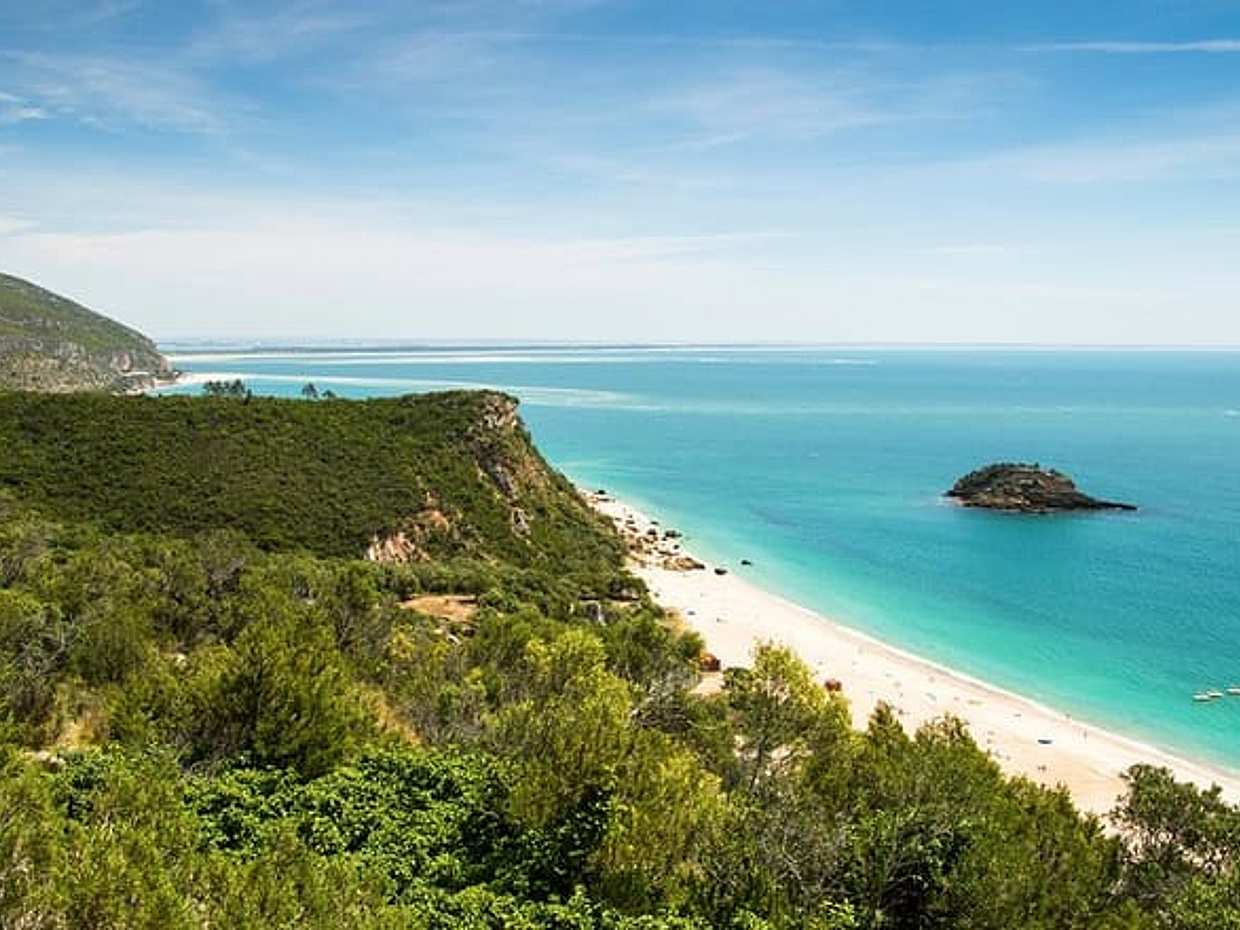 "Tour privado de un día Arrábida, Sesimbra y catas de vino desde Lisboa en Portugal"