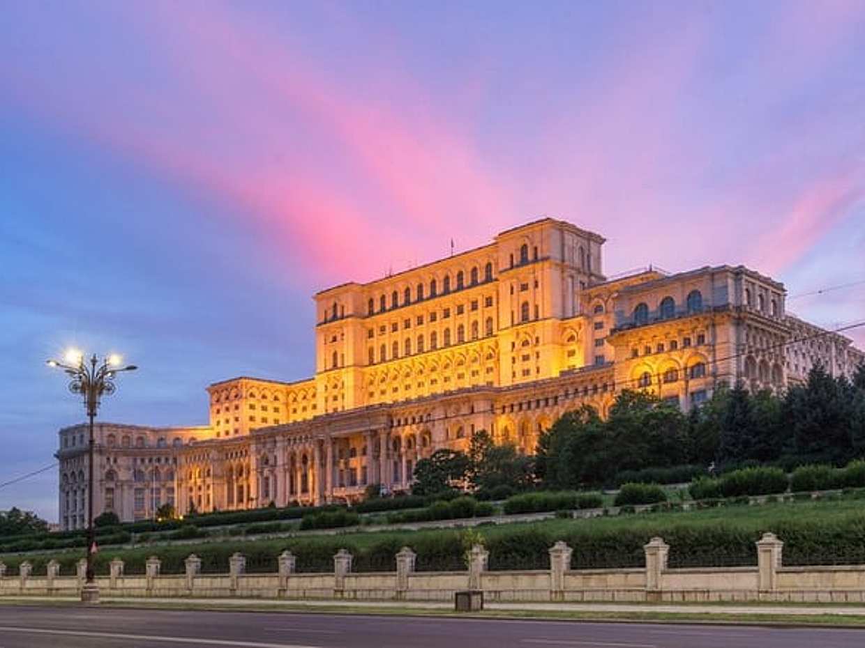 Bucharest Scavenger Hunt & Highlights Self-Guided Walking Tour