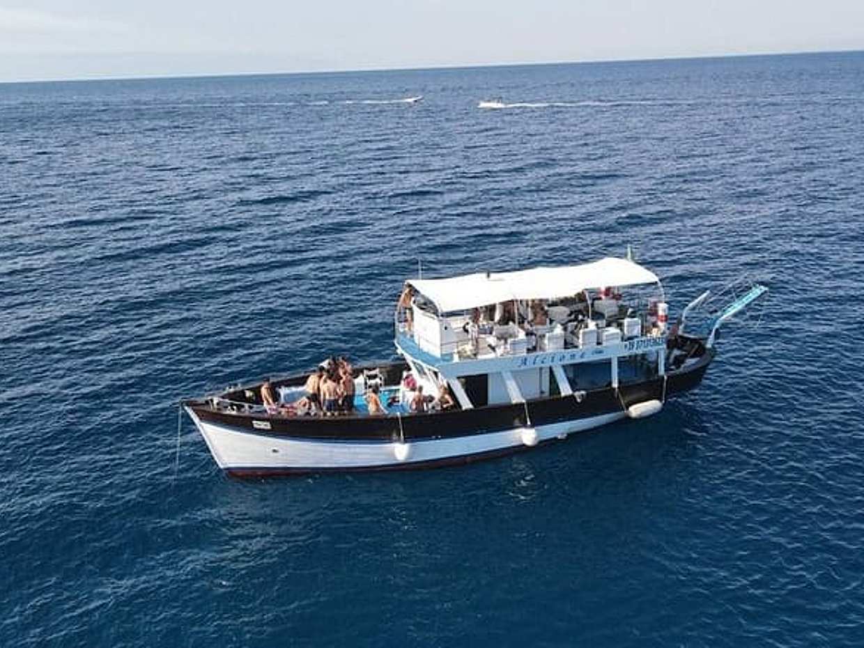 Boat excursion with lunch on board to discover Ischia
