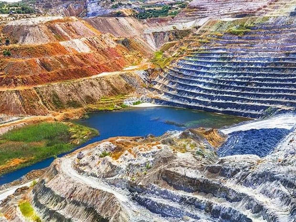"Milos La sua anima la sua terra in Grecia, Laurio"