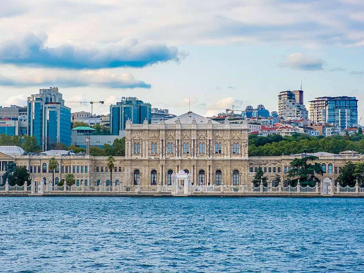 Half-day Afternoon Tour with Dolmabahce Palace Visit and Pierre Loti Hill in Turkey, Dolmabahce Palast, photo 2