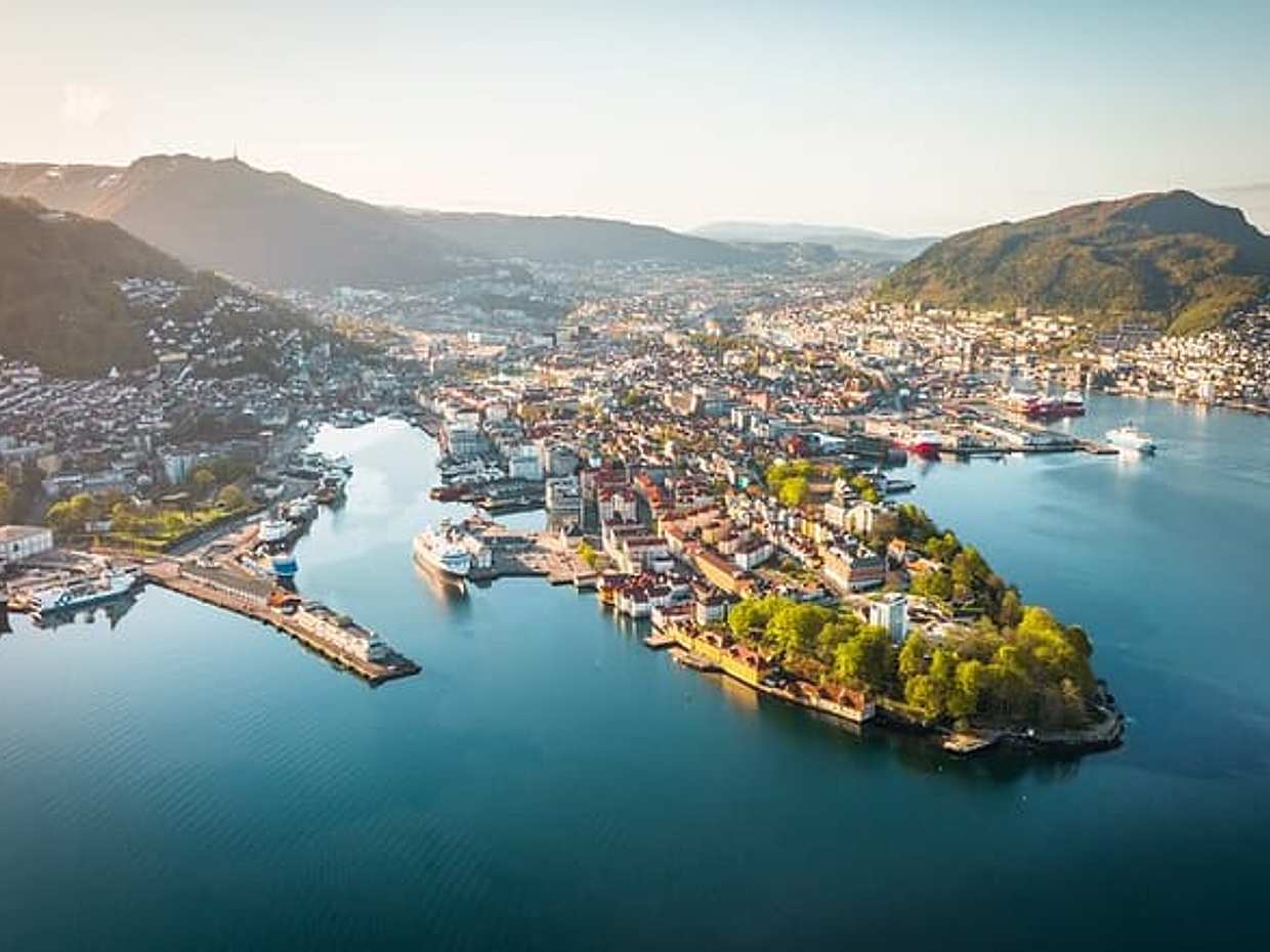 Group City Tour- Walking in Norway, Bergen