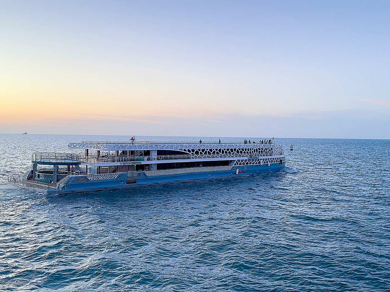 Forfait VIP Croisière Dîner MegaYacht Boissons non alcoolisées aux Émirats arabes unis, Dubaï.
