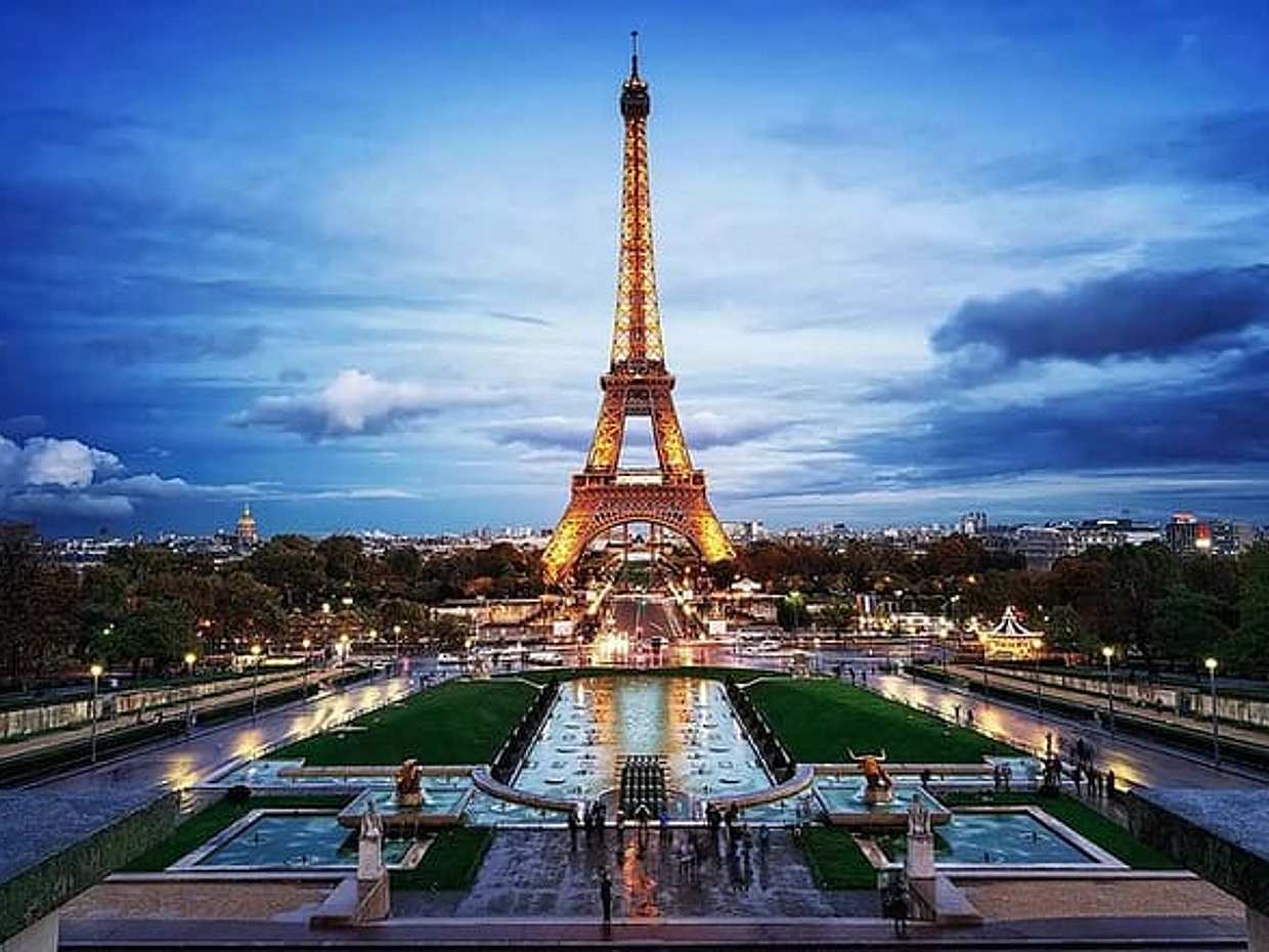 "Tour di Parigi di due ore con breve passeggiata e crociera di un'ora sulla Senna in Francia".