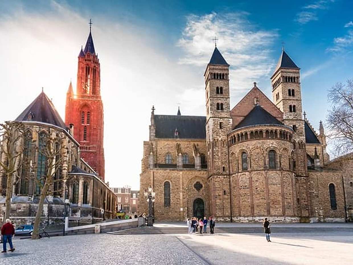 Privétransfer van Brugge naar Frankfurt, 2 uur stop in Maastricht in België., photo 2