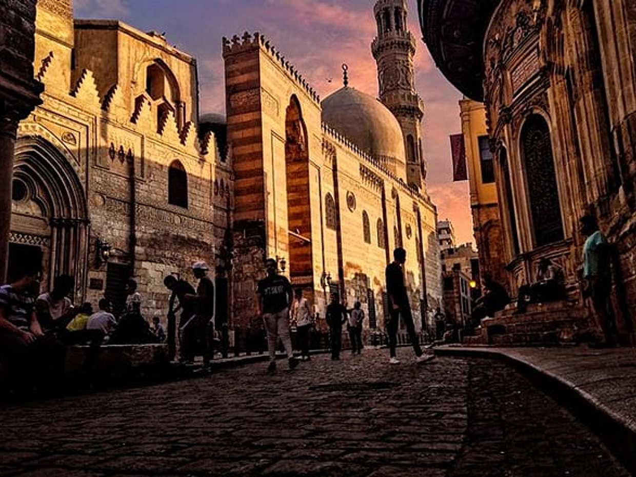 Tour to El Moez St and Al Azhar Park with Dinner