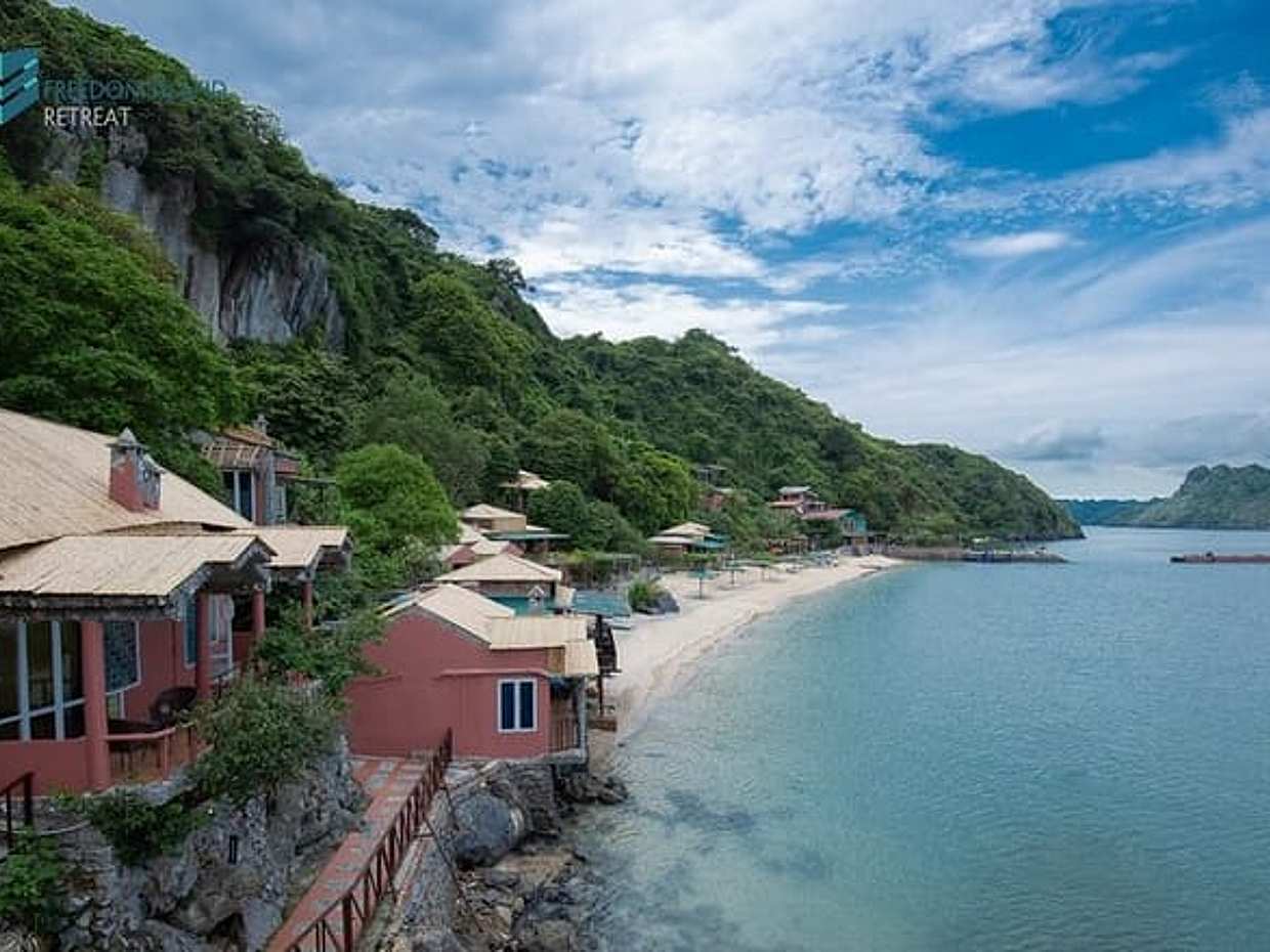 1 Night on Party Cruise & 1 Night in Seaview Bungalow Halong Bay
