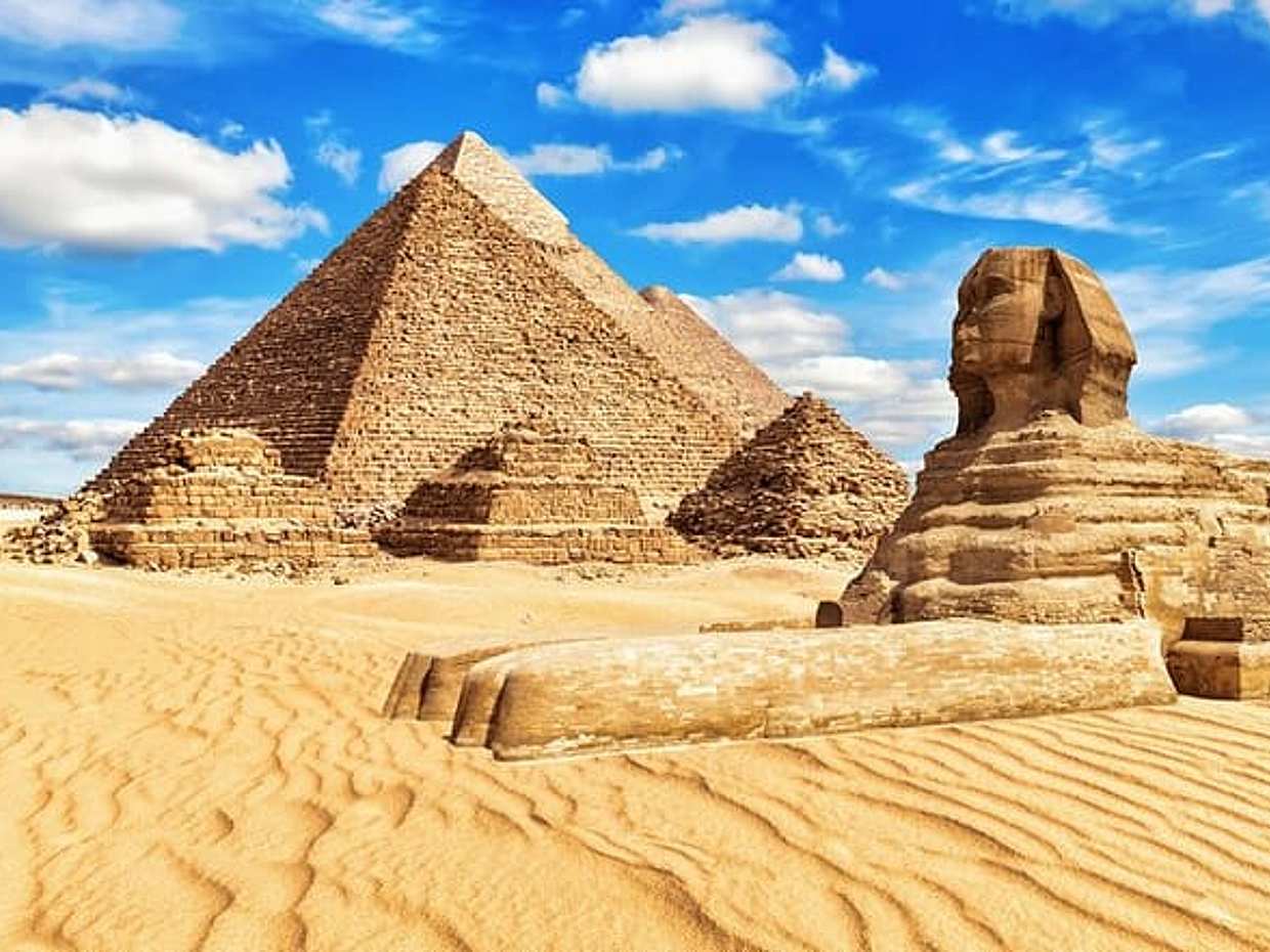 Pyramids of Giza And Egyptian Museum Day Tour By Plane From Sharm, photo 2