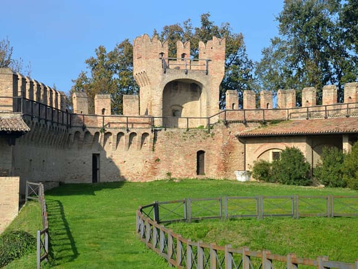 Gradara: in the footsteps of Paolo and Francesca with Dante