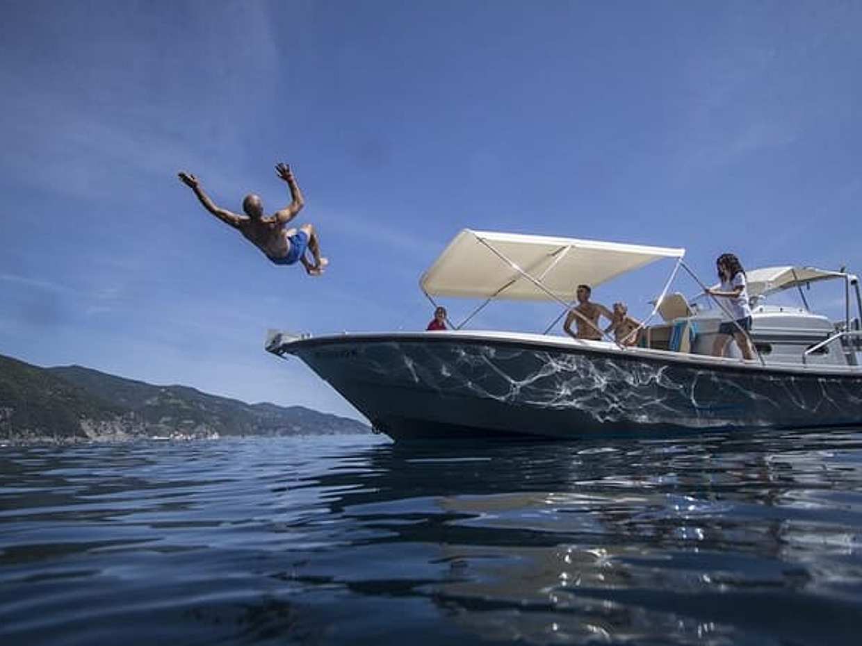 Exclusive Cinque Terre by Private Boat Experience from Florence