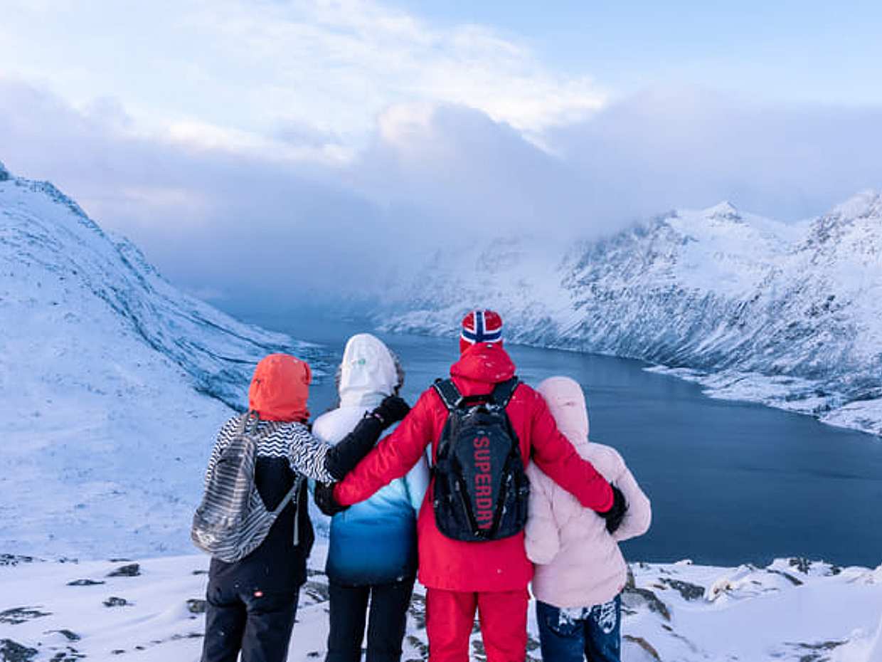 Tromsø: Snowshoe Hike with Local Guides