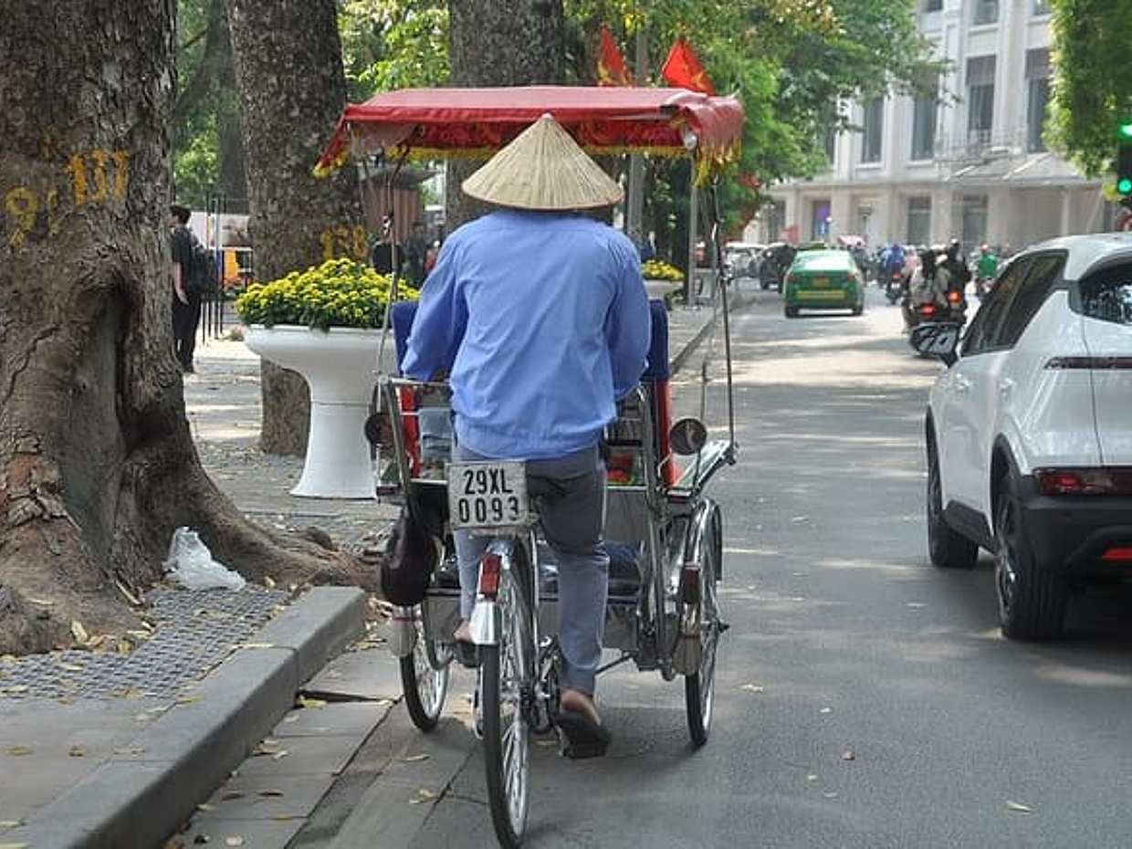 Cyclo Hanoi Tour A Unique Way to Explore the City in Vietnam, Hà Nội, photo 3