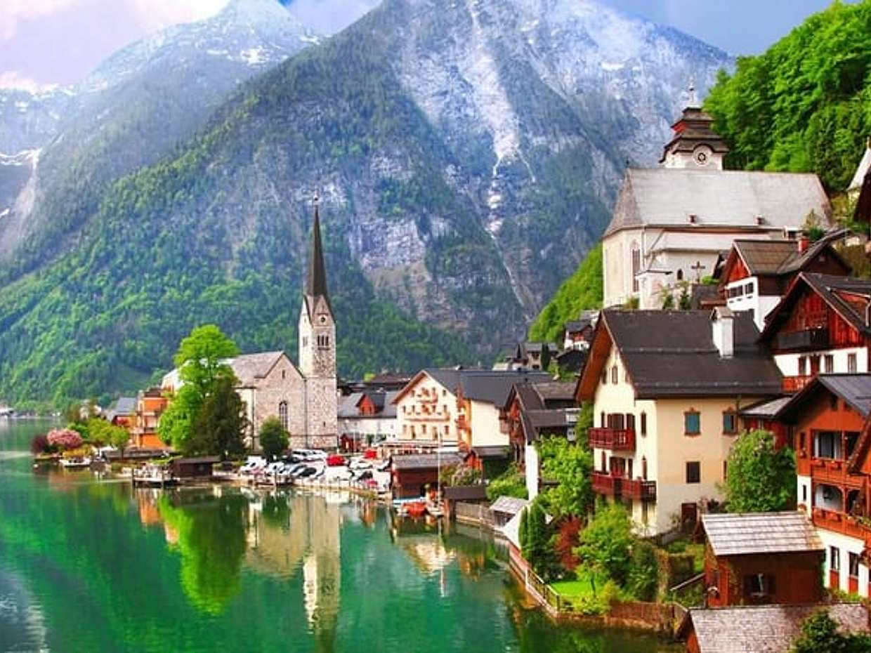 Hallstatt Scavenger Hunt & Highlights Self-Guided Walking Tour