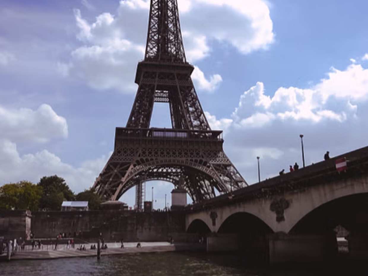 Direct Entry Ticket to Seine River Sightseeing Cruise in France, photo 2