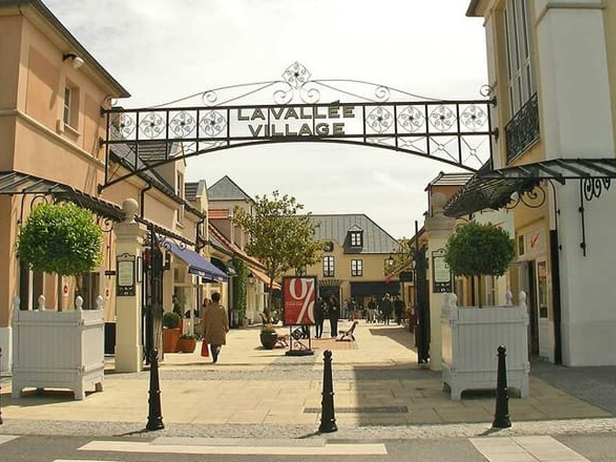 7 hours Private tour of Eiffel Tower with shopping at la Vallee village, photo 3