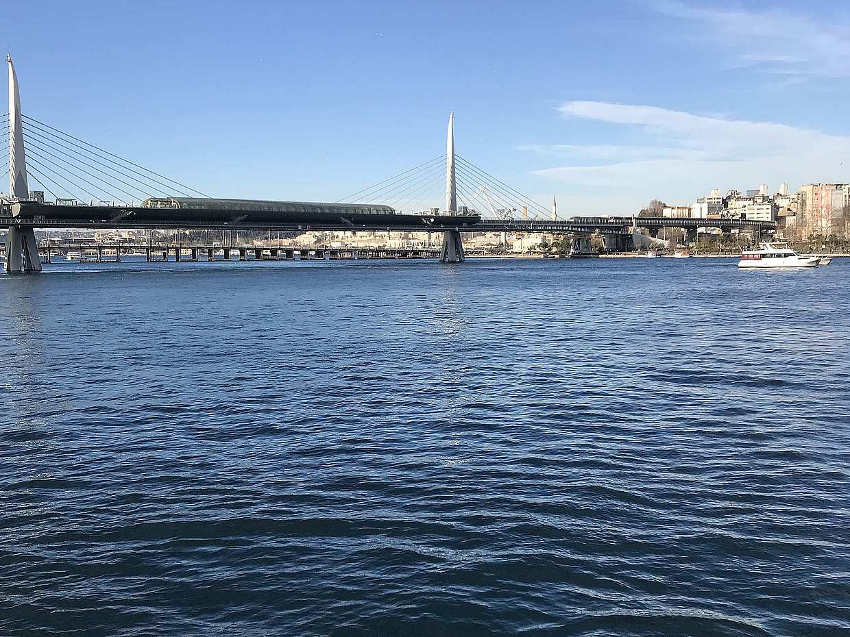 Wasserfahrradtour auf dem Bosporus in der Türkei, Istanbul.
, photo 2
