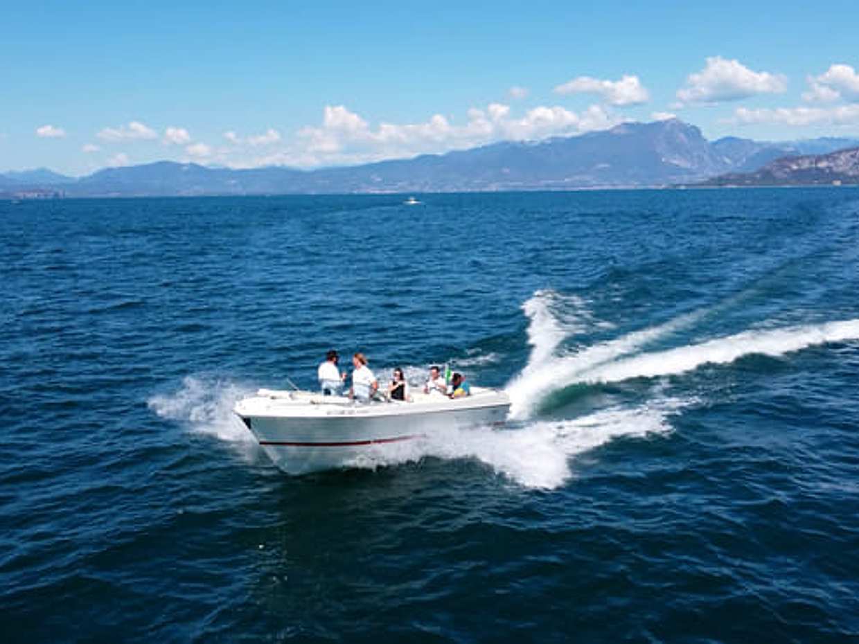Private Boat Tour with Wine tasting from Lazise, photo 3