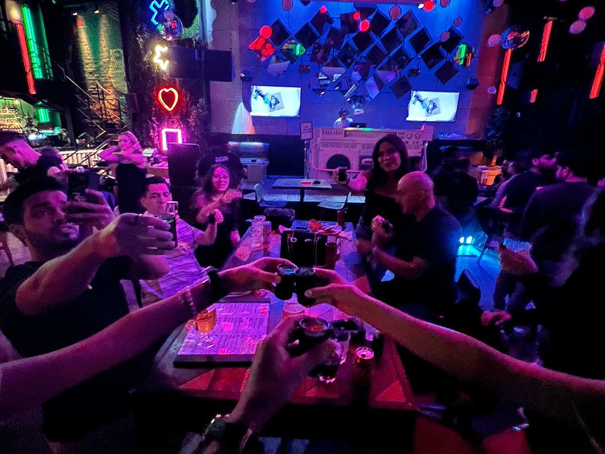 Pub Crawl Dubai: Nightlife Tour in United Arab Emirates