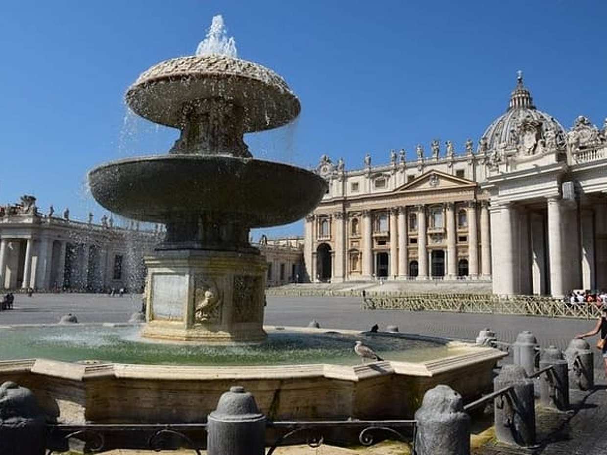 Rome Icons Private Tour: Colosseum & Vatican, Lunch & Luxury Cars, photo 2