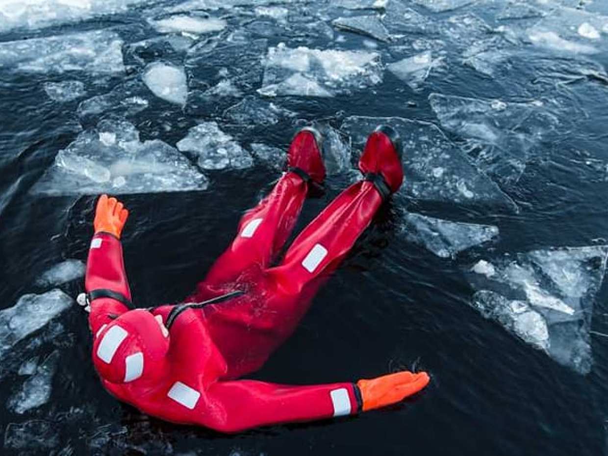Arctic Ice Floating, Levi — daytime winter experience, photo 2
