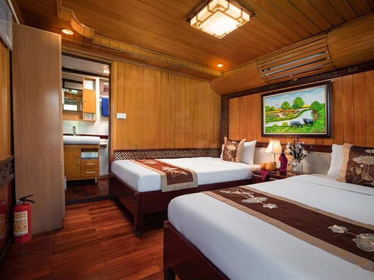 Halong Bay Budget Overnight Cruise ( 2 days 1 night), Vietnam, photo 2