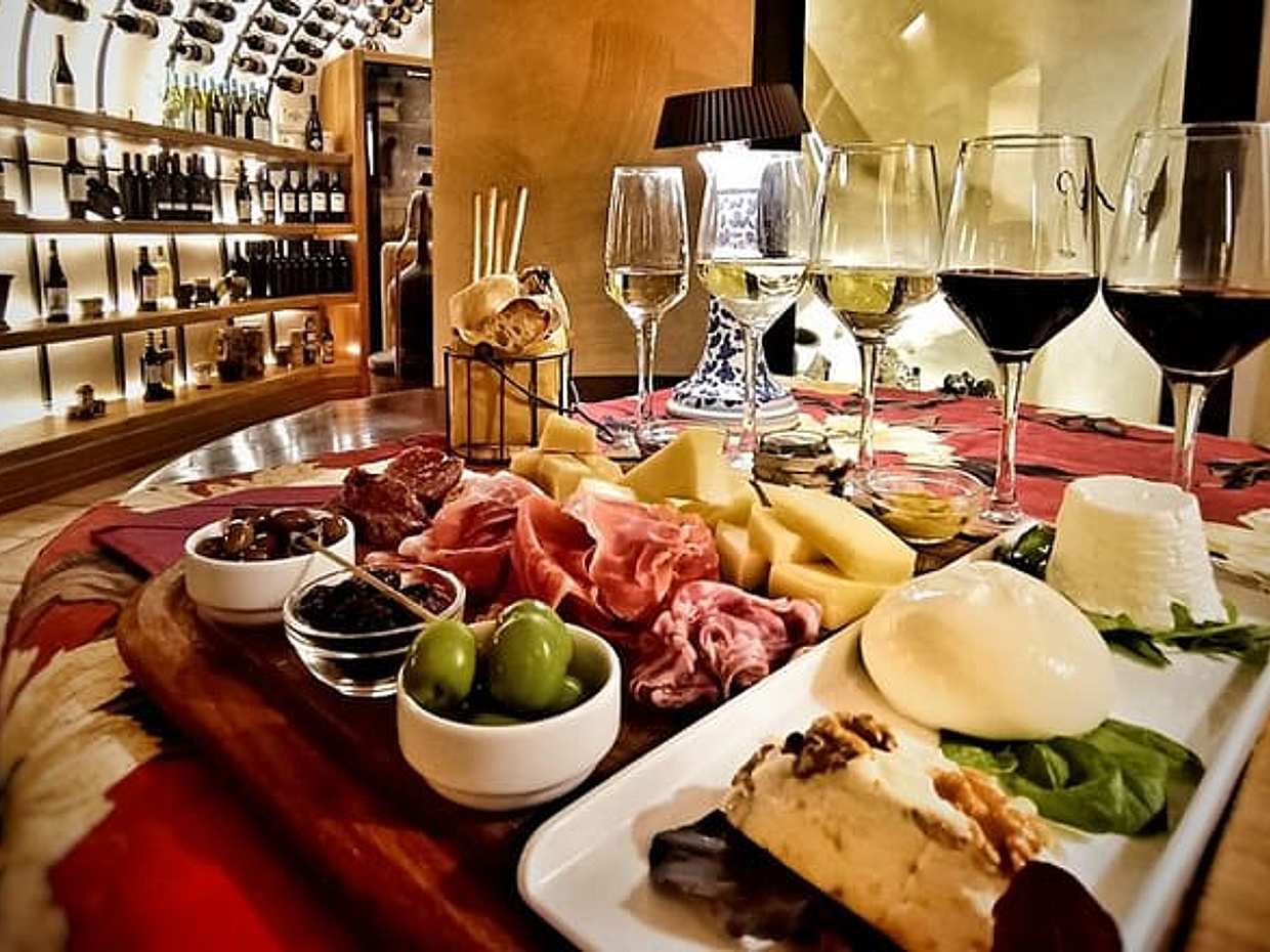 Rome Food and Wine Tasting and Colosseum Private Guided Tour, photo 2