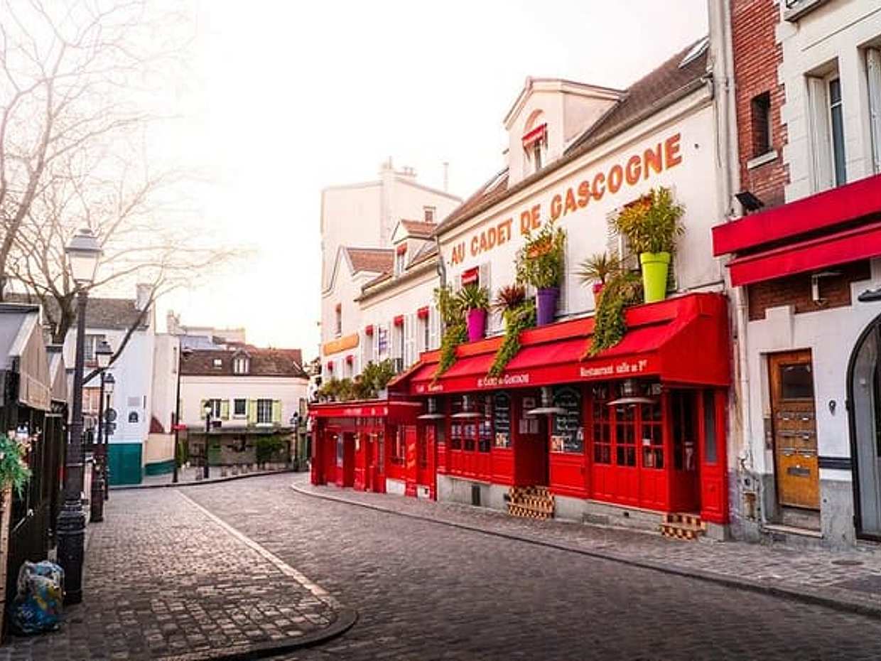 CDG Transfers and Private Tour of Marais & Montmartre, photo 2