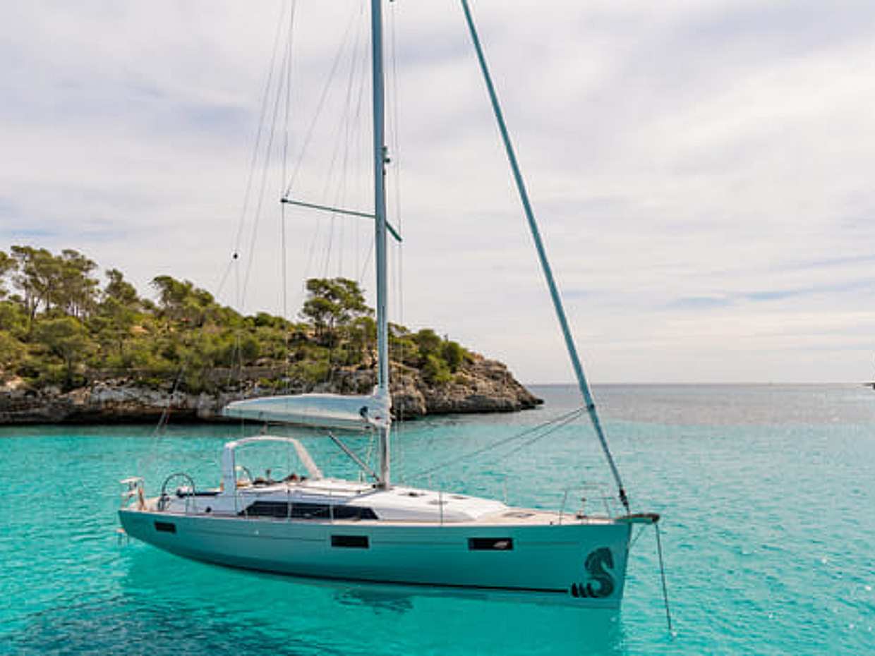 OCEANIS 41.1 – Private Boat Tour - Half Day (3:30), photo 2